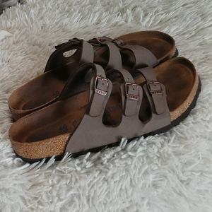 Womens Birkenstock Florida sandals. Color is mocha. Rose gold hardware ❤